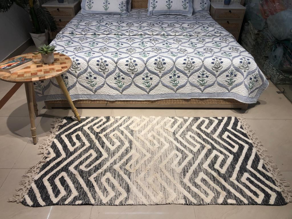 Self Pattern Cotton Rug - 5X3 ft