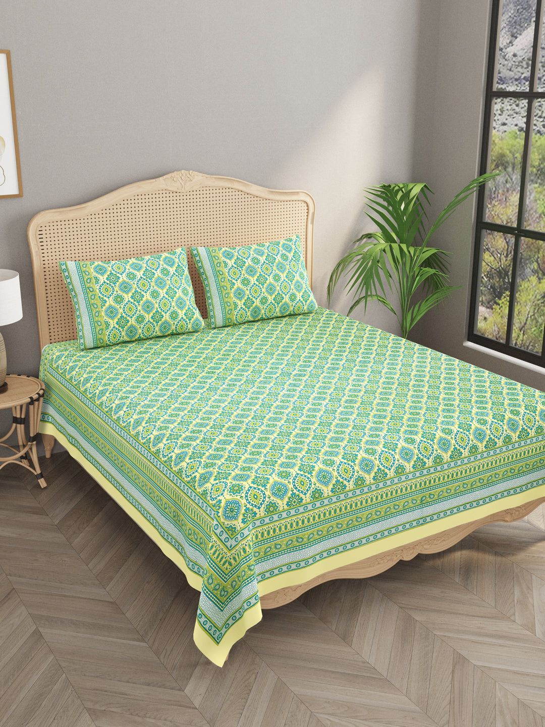 Double King Bedsheet with 2 Pillow Covers