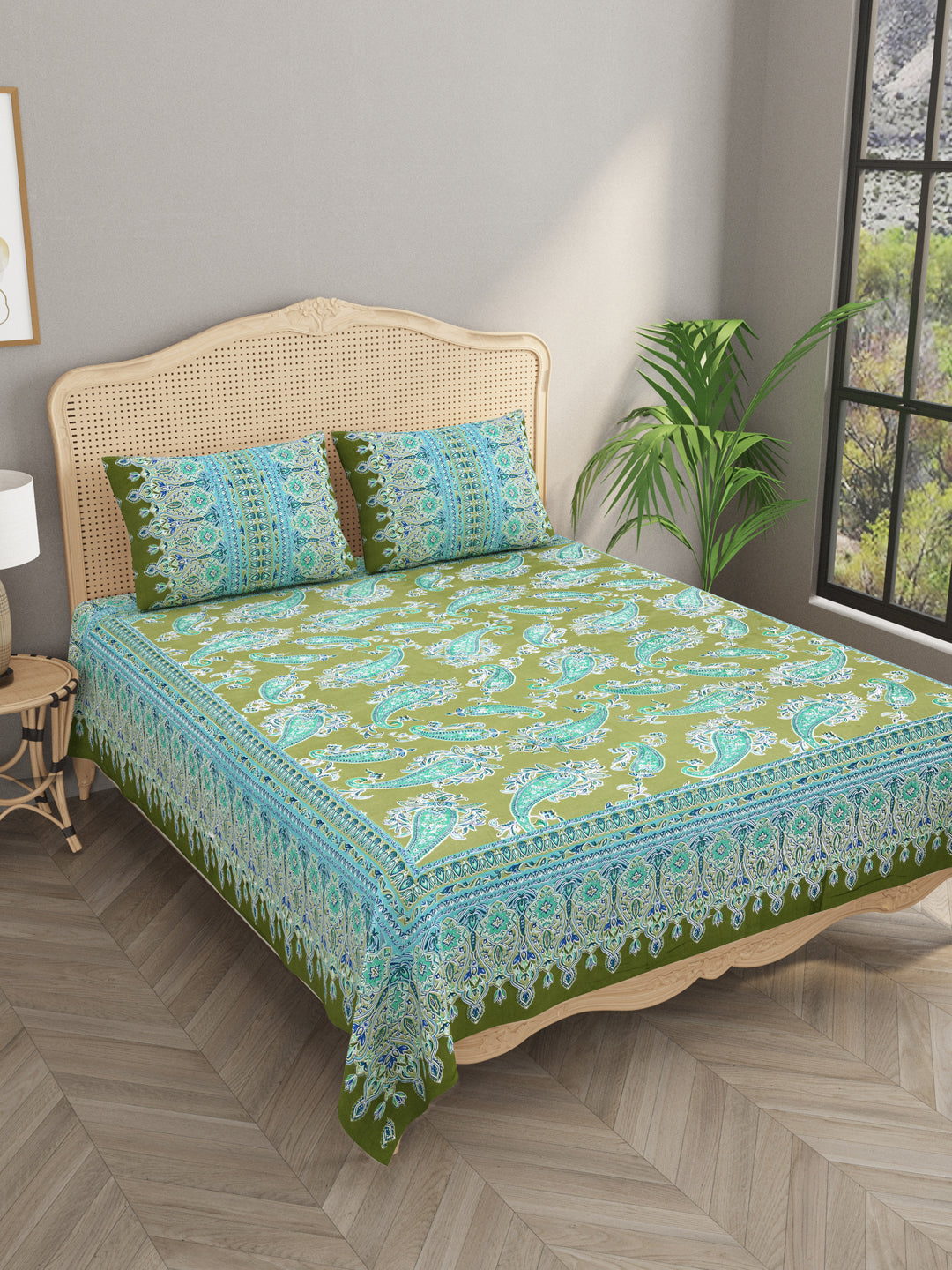 Double King Bedsheet with 2 Pillow Covers