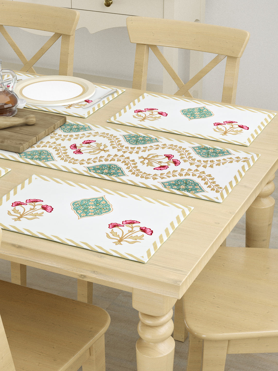 Gift Box with Handblock Printed Canvas Cotton Table Runner & Set Of 6 Mats