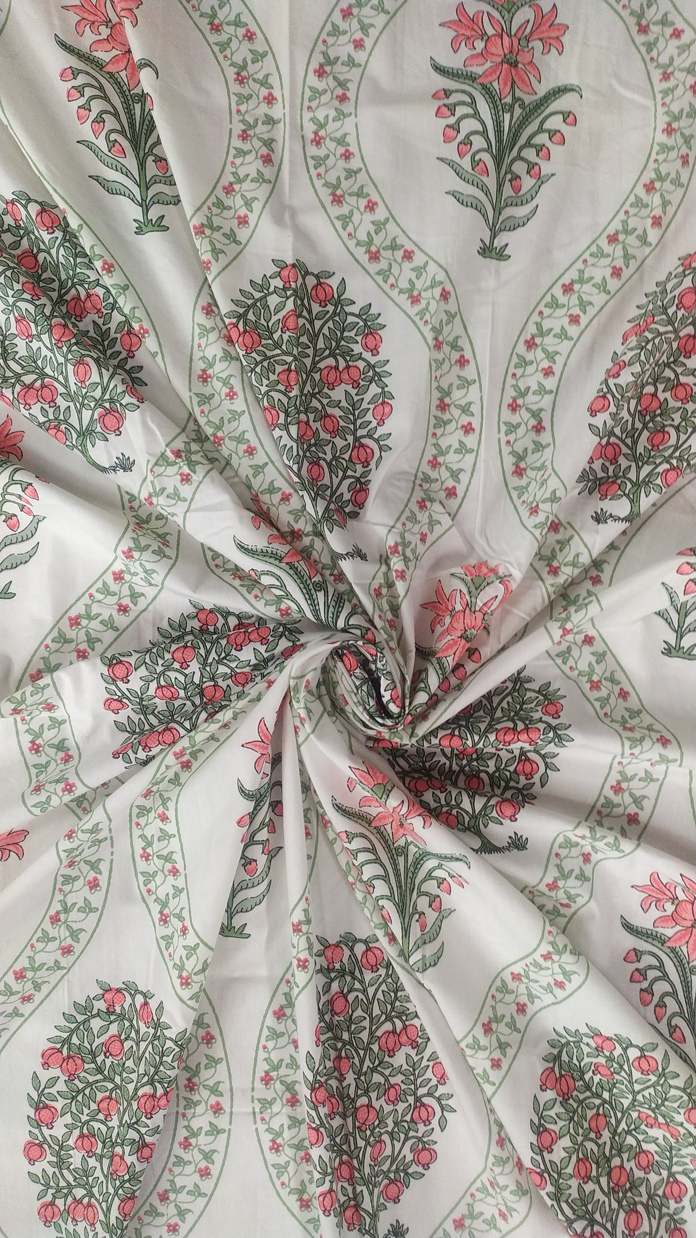 Extra Soft Percale Cotton Double King Floral Print Bedsheet with 2 Pillow Covers