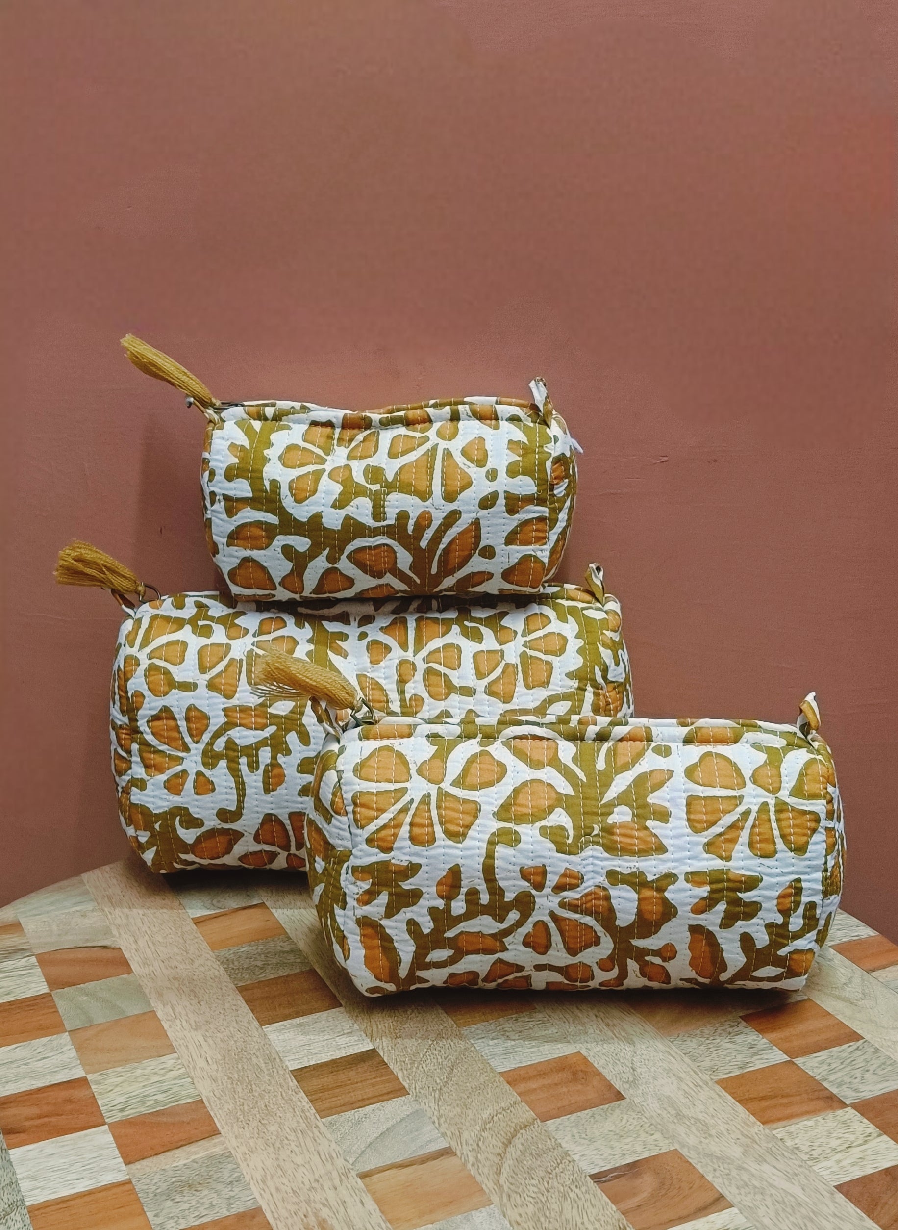 Set of 3 cosmetic bag/pouches with waterproof lining