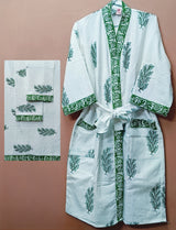 Gift Box – 1 Unisex Bathrobe, 1 Bath Towel, 2 hand Towels