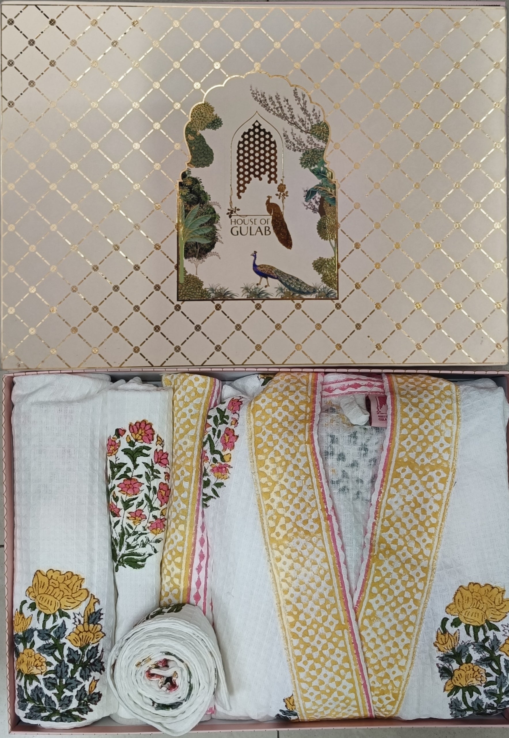 Gift Box – 1 Unisex Bathrobe, 1 Bath Towel, 2 hand Towels