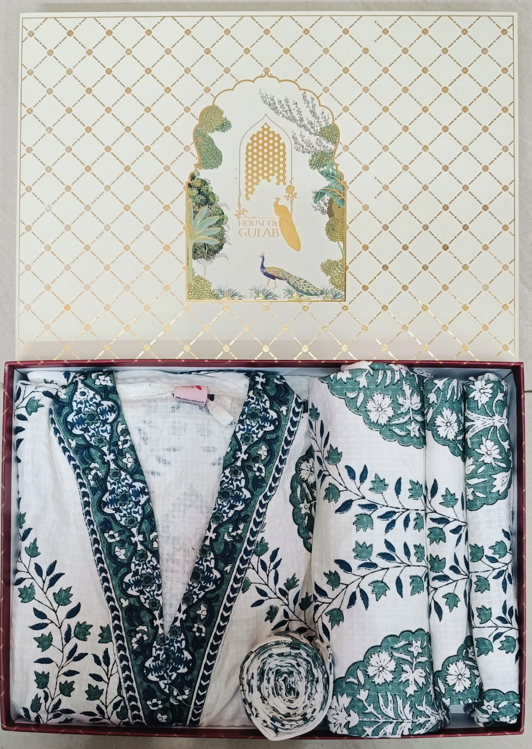 Gift Box – 1 Unisex Bathrobe, 1 Bath Towel, 2 hand Towels