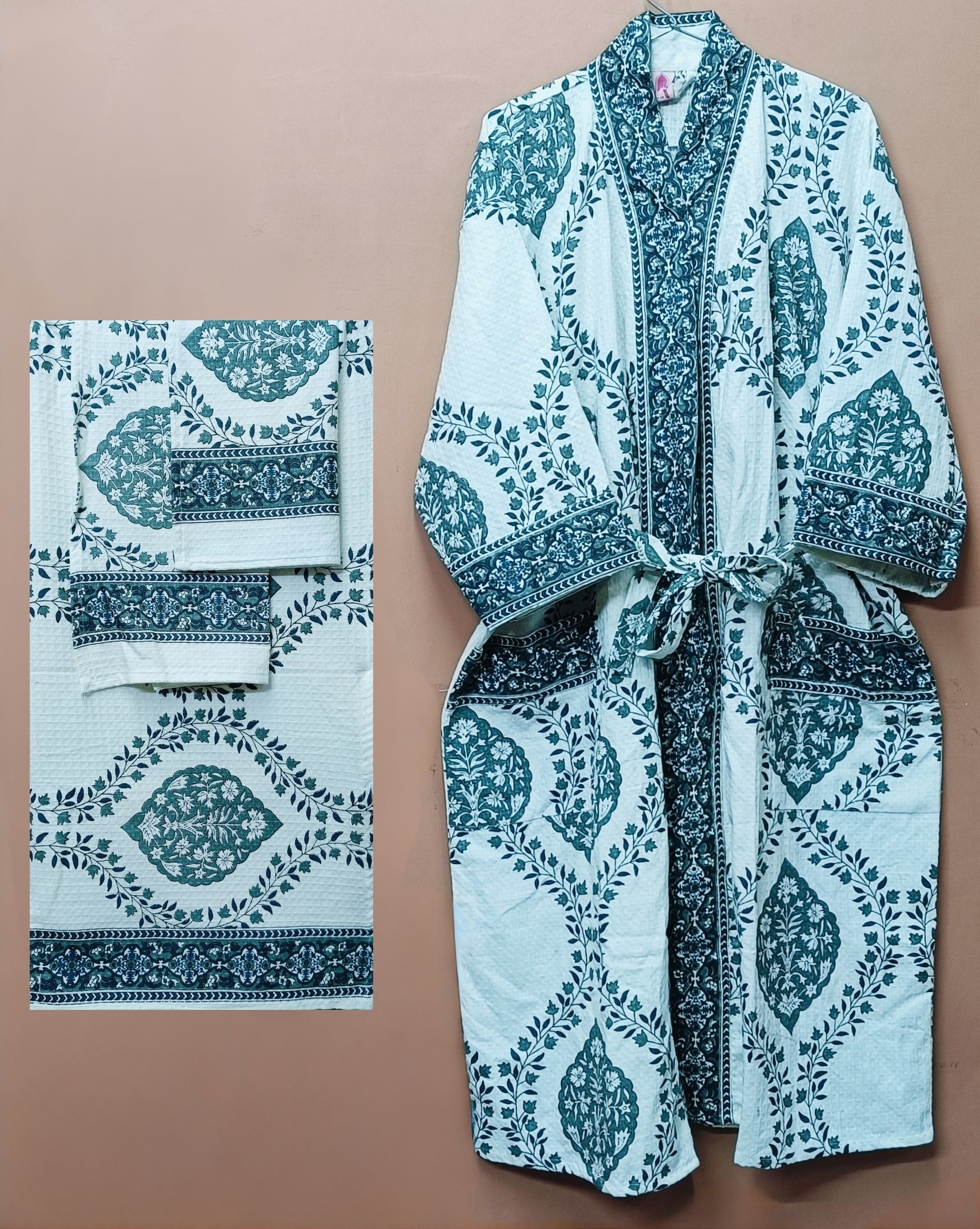 Gift Box – 1 Unisex Bathrobe, 1 Bath Towel, 2 hand Towels