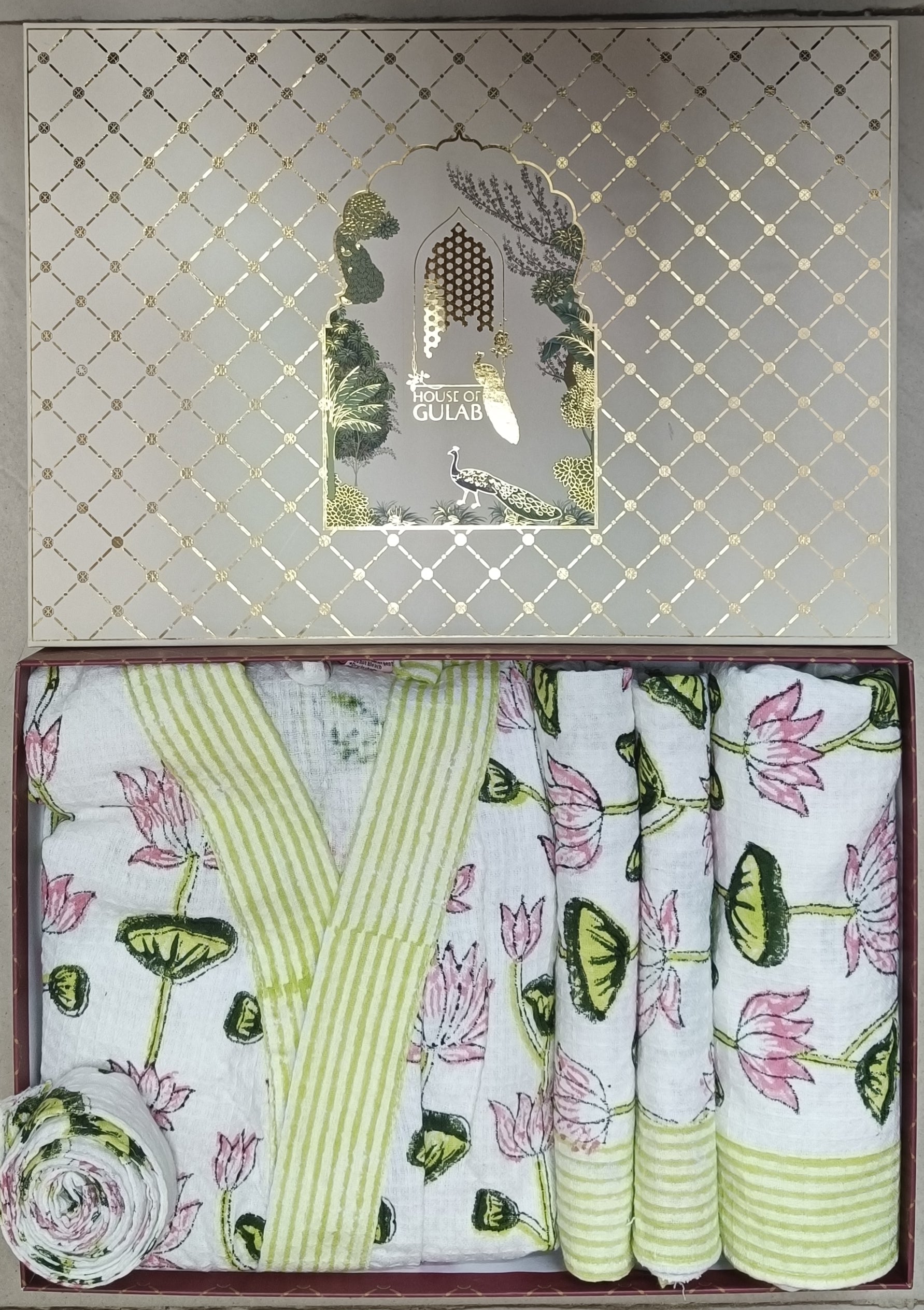 Gift Box – 1 Unisex Bathrobe, 1 Bath Towel, 2 hand Towels