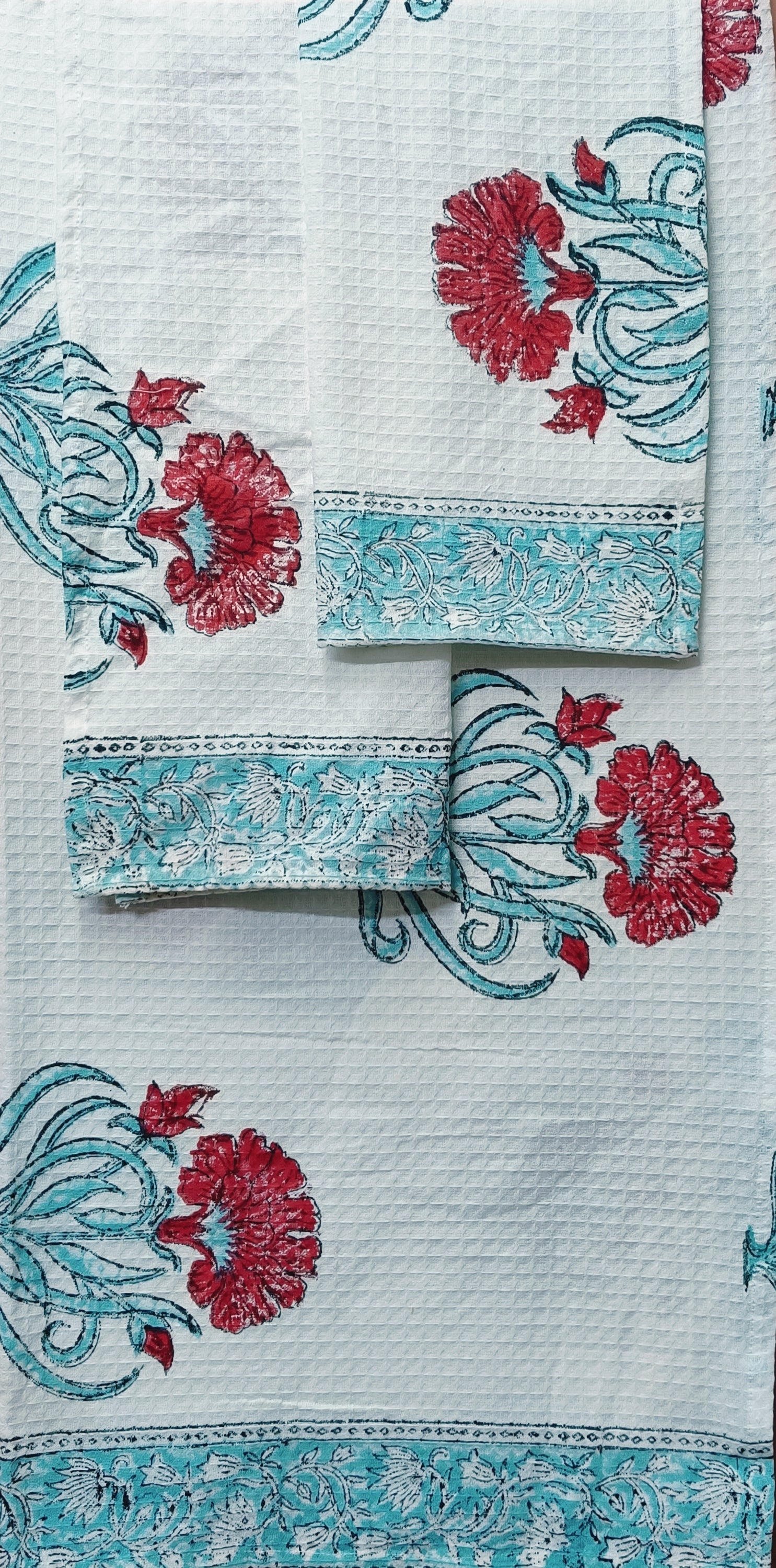 Gift Box – 1 Unisex Bathrobe, 1 Bath Towel, 2 hand Towels