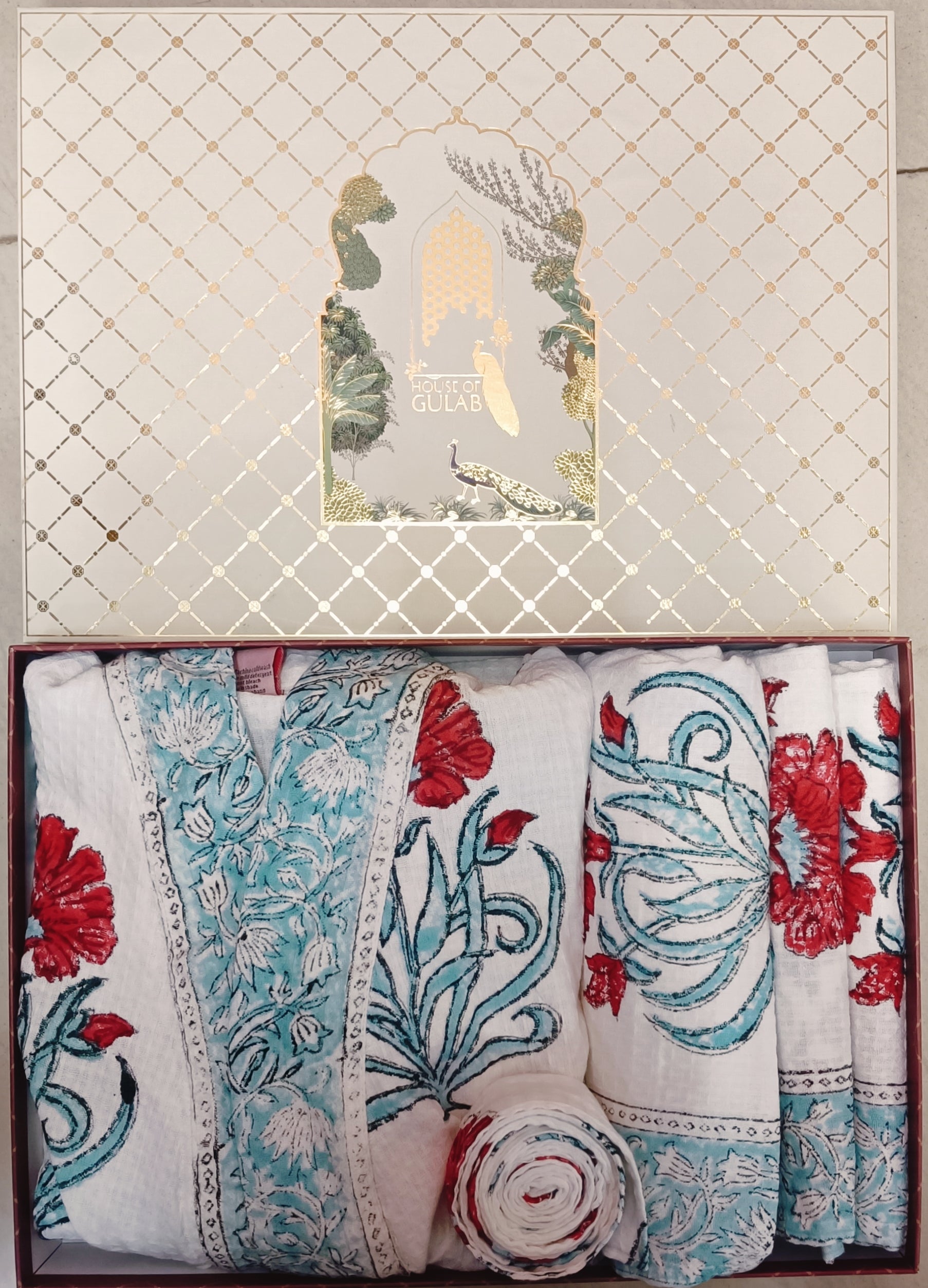Gift Box – 1 Unisex Bathrobe, 1 Bath Towel, 2 hand Towels