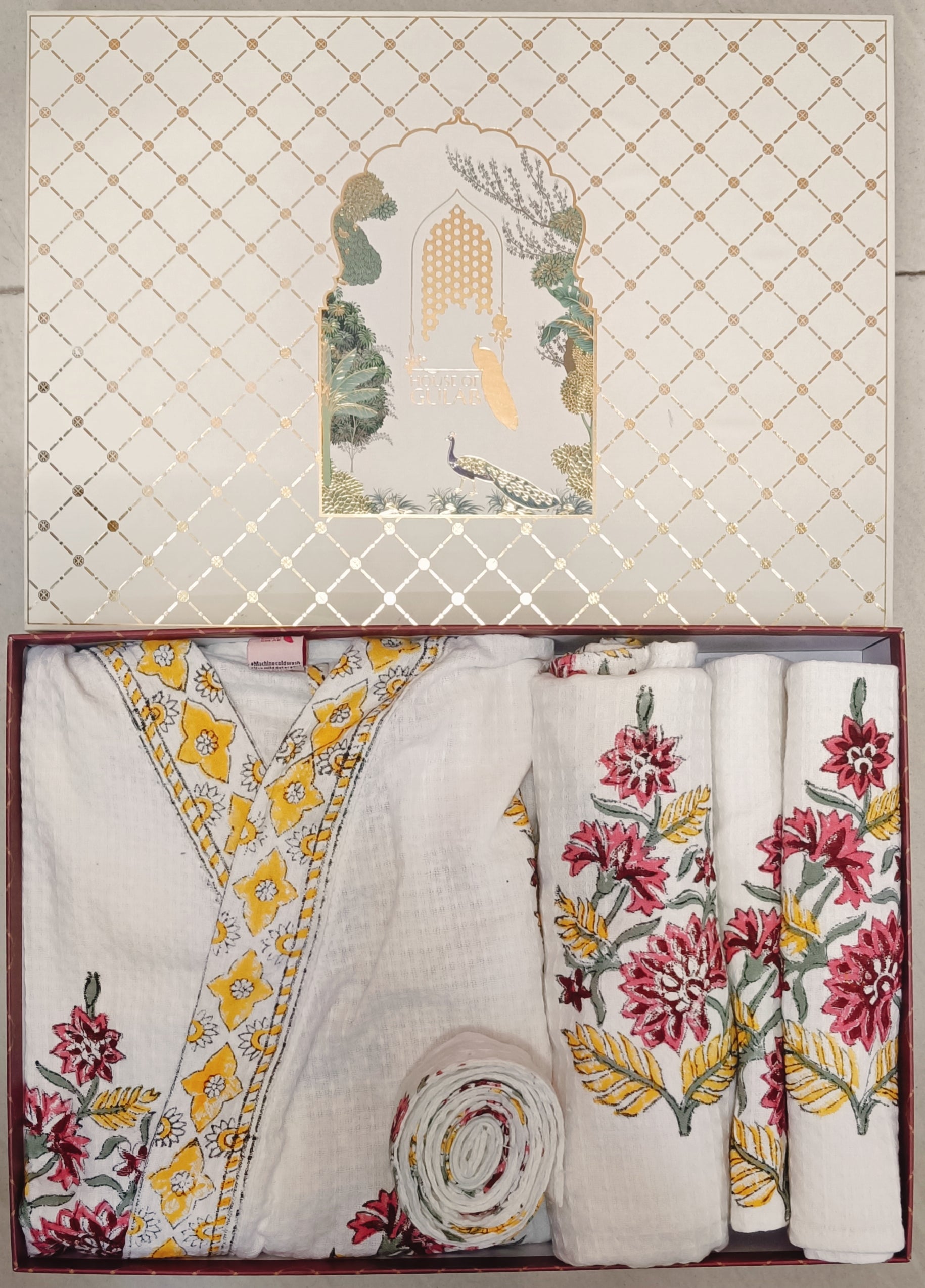 Gift Box – 1 Unisex Bathrobe, 1 Bath Towel, 2 hand Towels