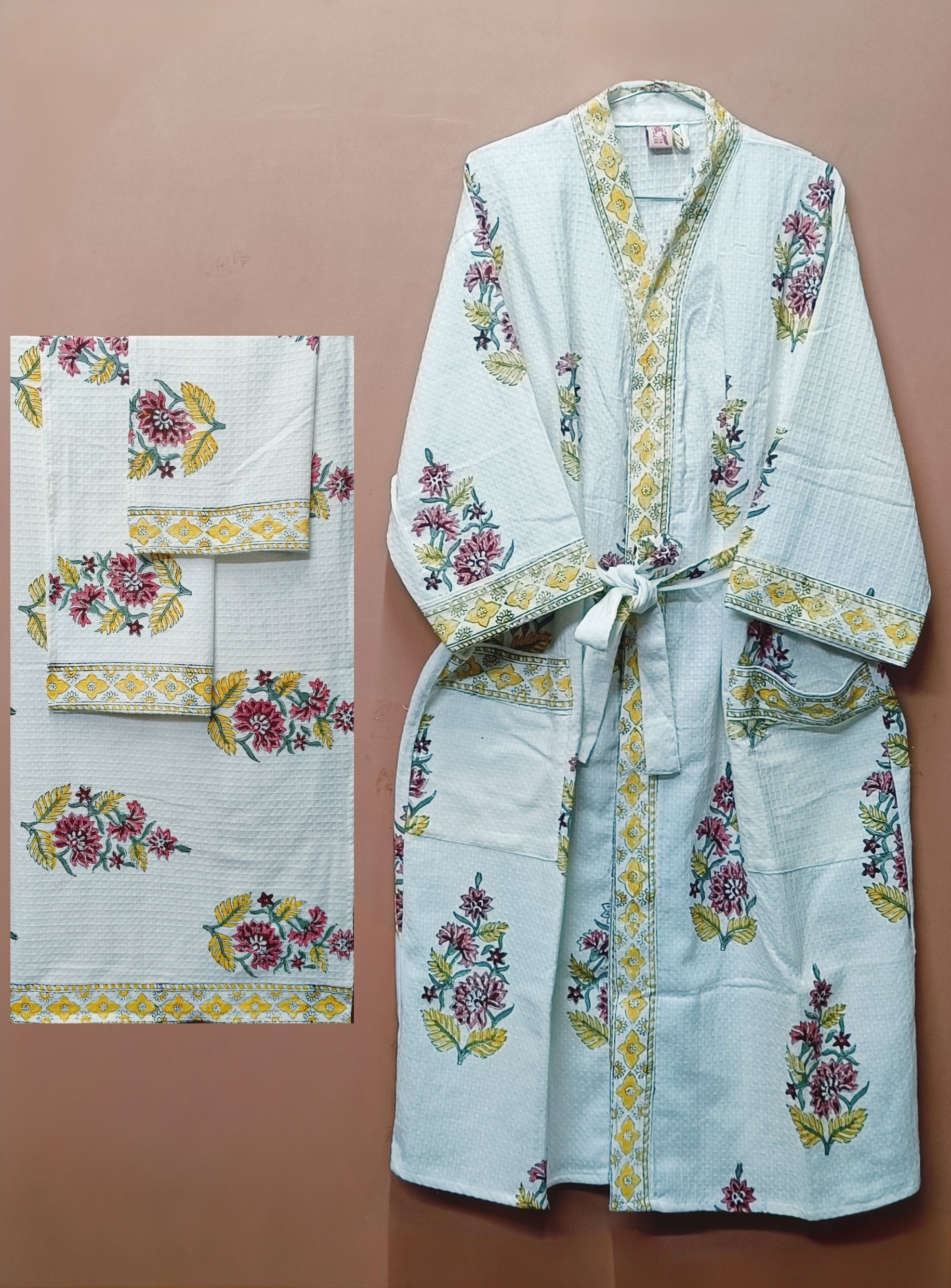 Gift Box – 1 Unisex Bathrobe, 1 Bath Towel, 2 hand Towels