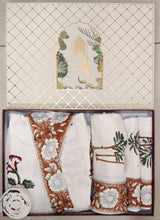 Gift Box – 1 Unisex Bathrobe, 1 Bath Towel, 2 hand Towels