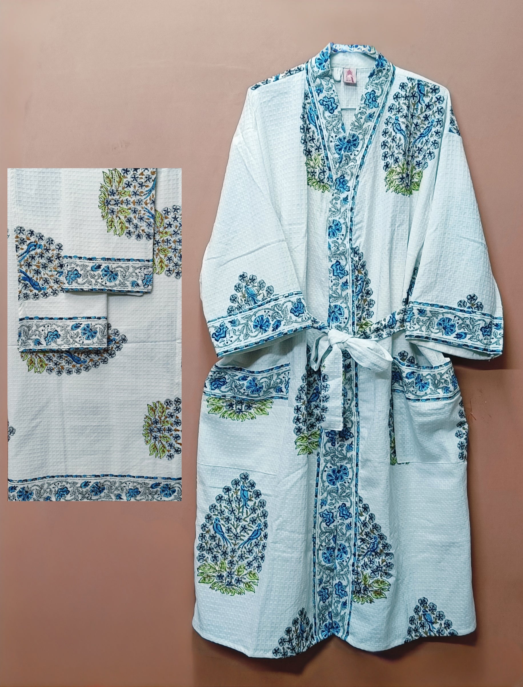 Gift Box – 1 Unisex Bathrobe, 1 Bath Towel, 2 hand Towels