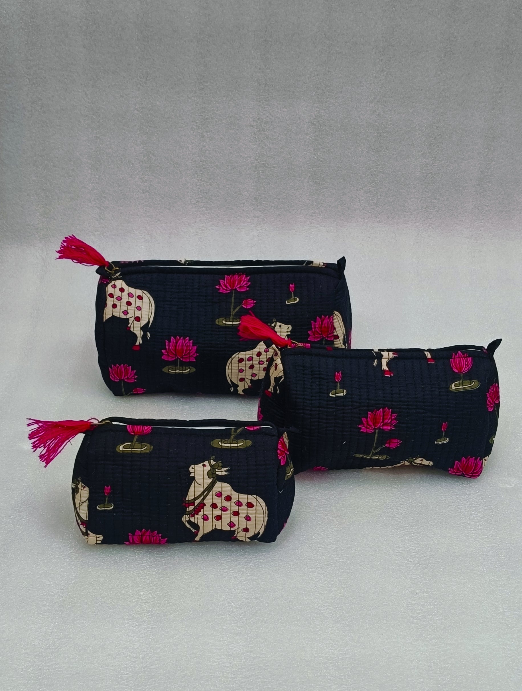 Set of 3 cosmetic bag/pouches with waterproof lining