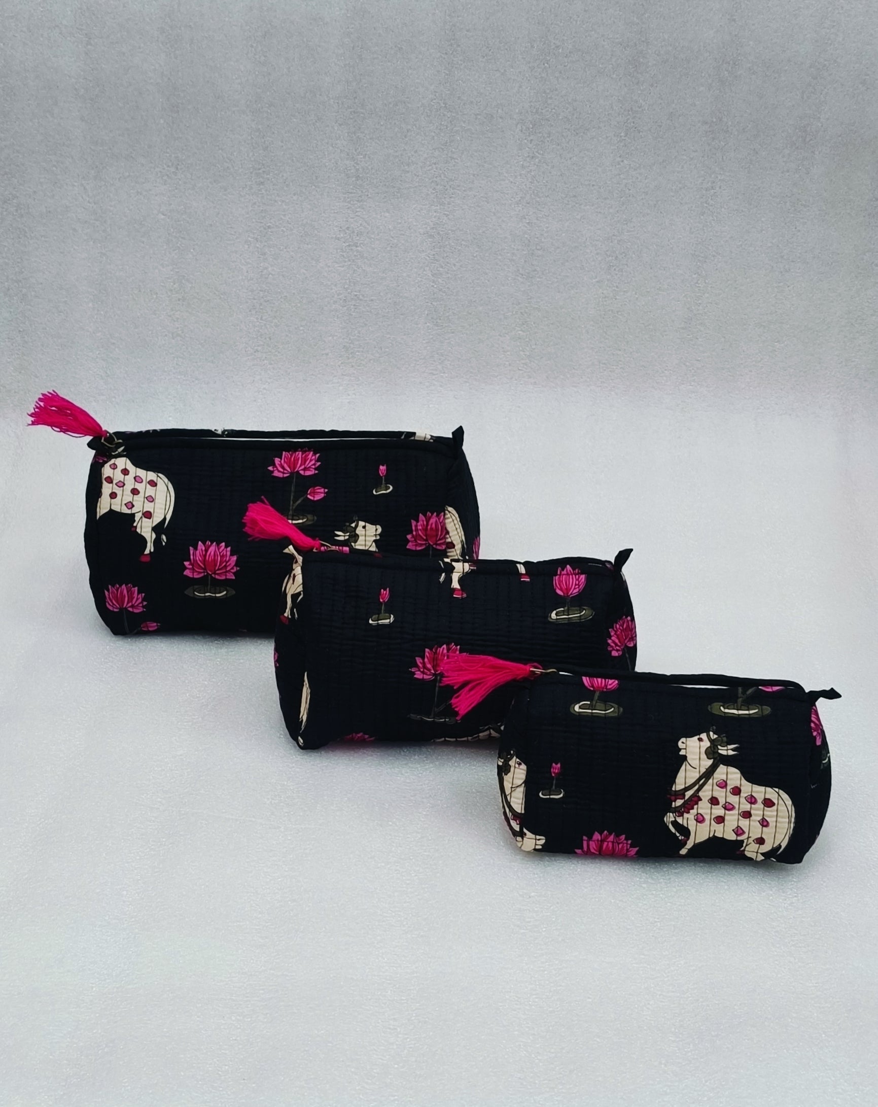 Set of 3 cosmetic bag/pouches with waterproof lining