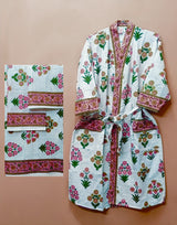 Gift Box – 1 Unisex Bathrobe, 1 Bath Towel, 2 hand Towels