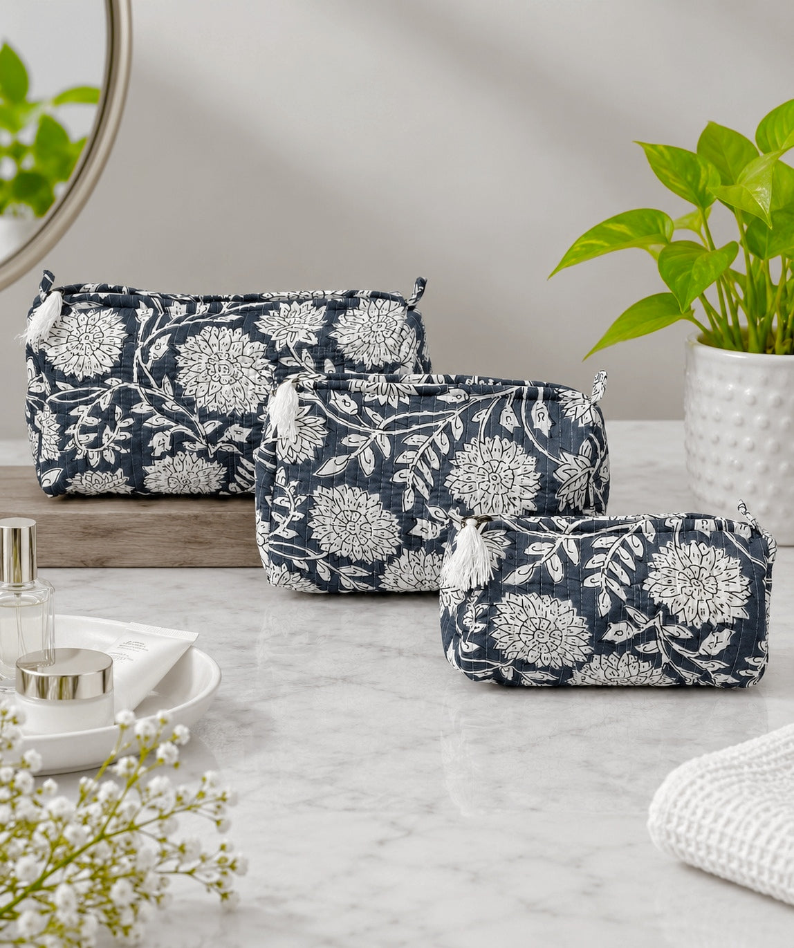 Set of 3 cosmetic bag/pouches with waterproof lining