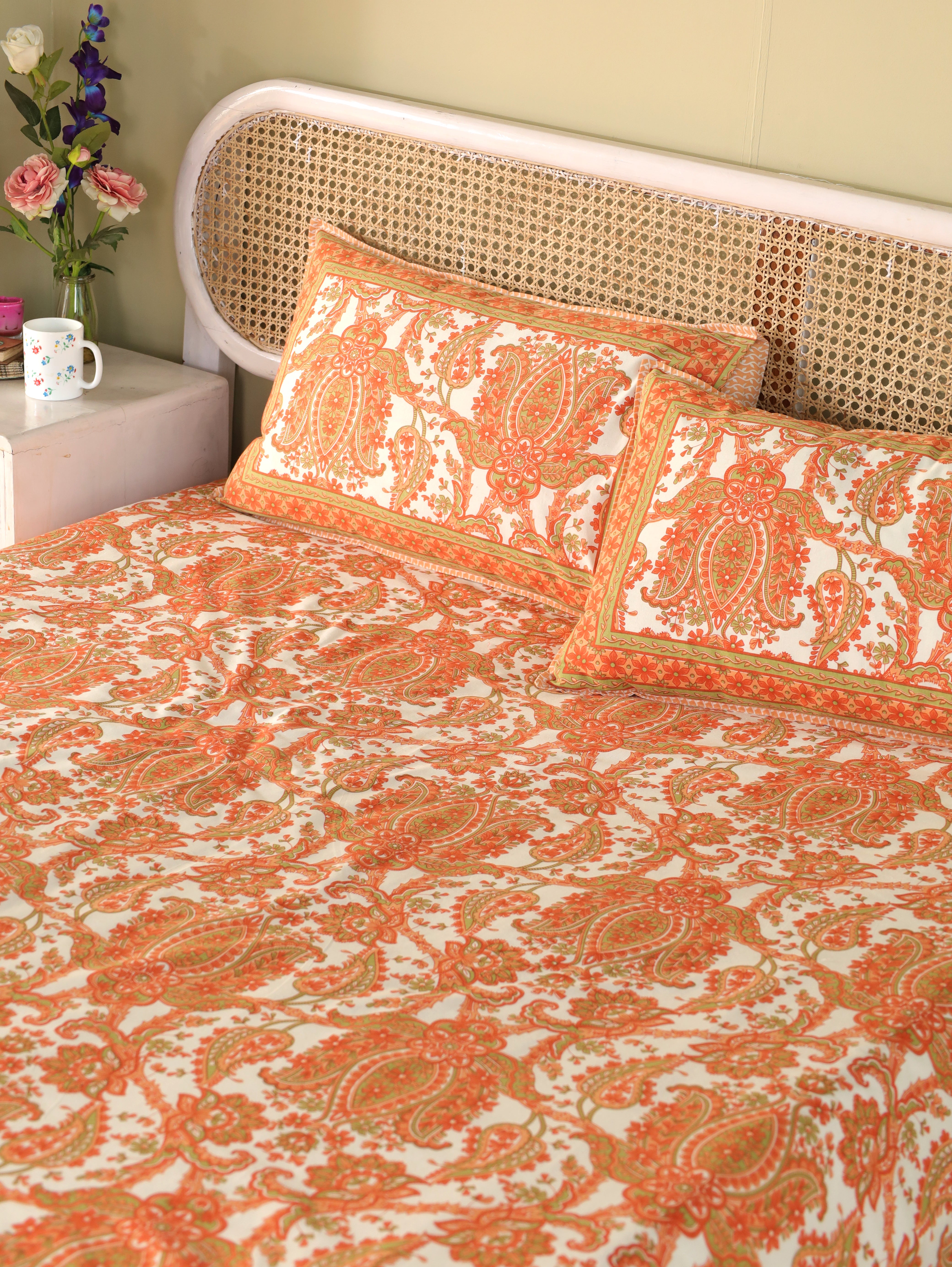 Diwali Gift Box – Premium Super King Cotton Bedsheet, 2 Rakhi & 6 Beaded Coasters