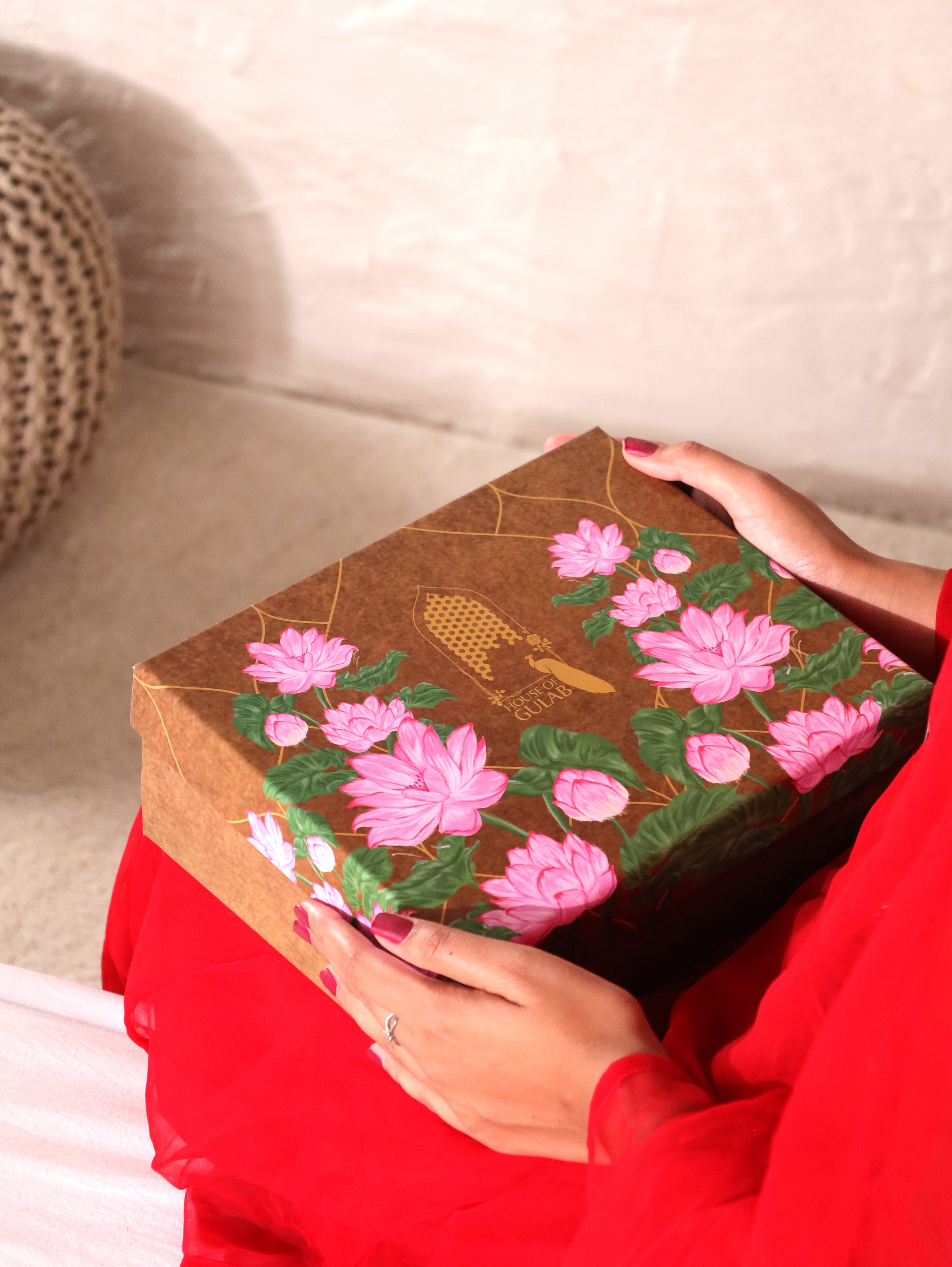 Diwali Gift Box with Handblock Printed Canvas Cotton Table Runner & Set Of 6 Mats, 2 laddoo candles