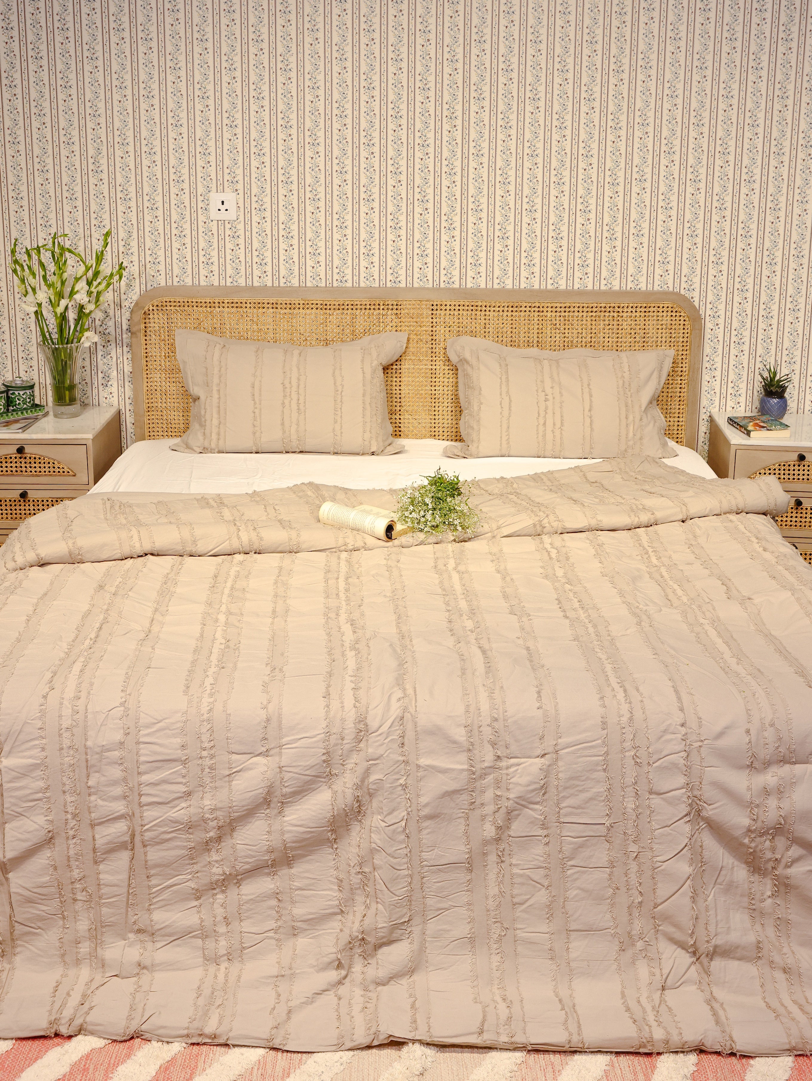King Size Double Bed Tufted Cotton Quilt with Microfibre filling & 2 Pillow Covers