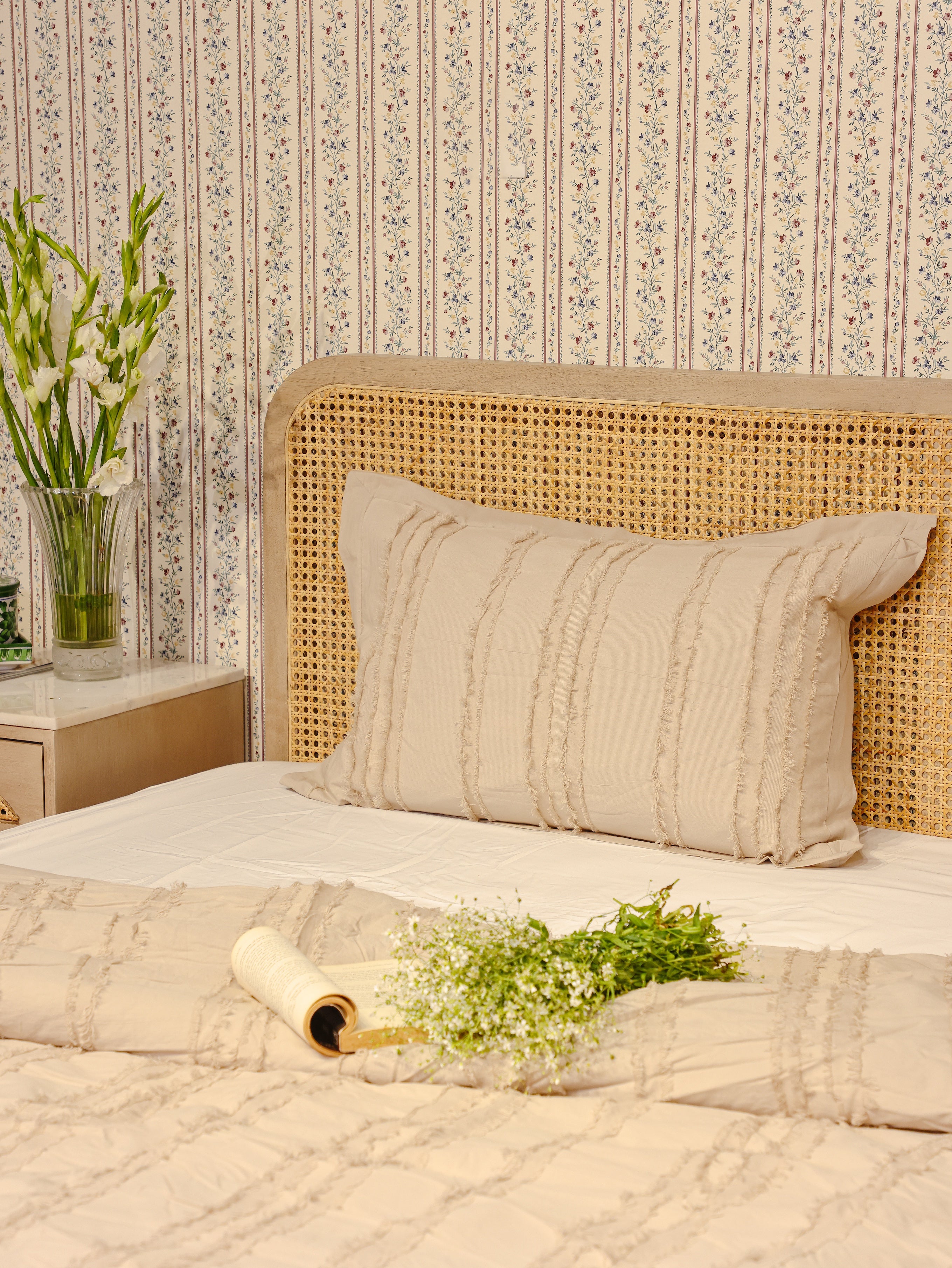 King Size Double Bed Tufted Cotton Quilt with Microfibre filling & 2 Pillow Covers