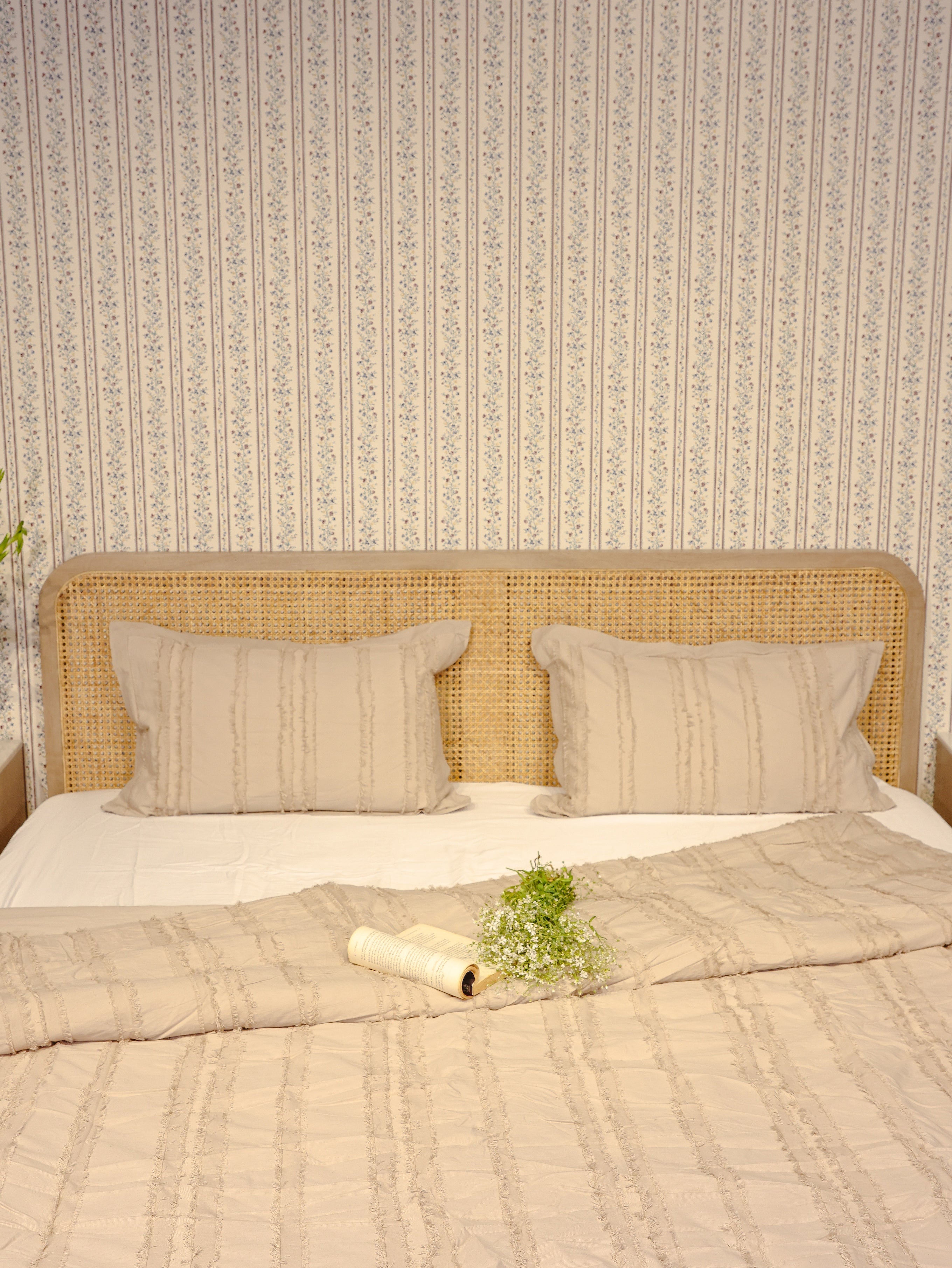 King Size Double Bed Tufted Cotton Quilt with Microfibre filling & 2 Pillow Covers