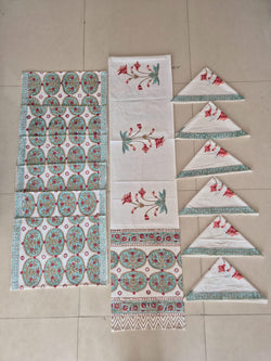 Runner, mats & napkins