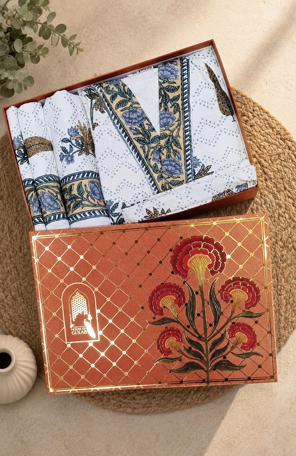 Gift Box – 1 Unisex Bathrobe, 1 Bath Towel, 2 hand Towels