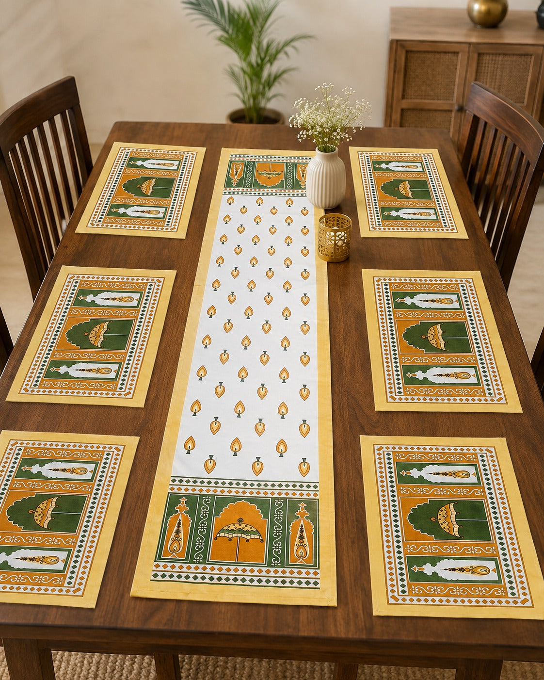 Gift Box with Handblock Printed Canvas Cotton Table Runner & Set Of 6 Mats