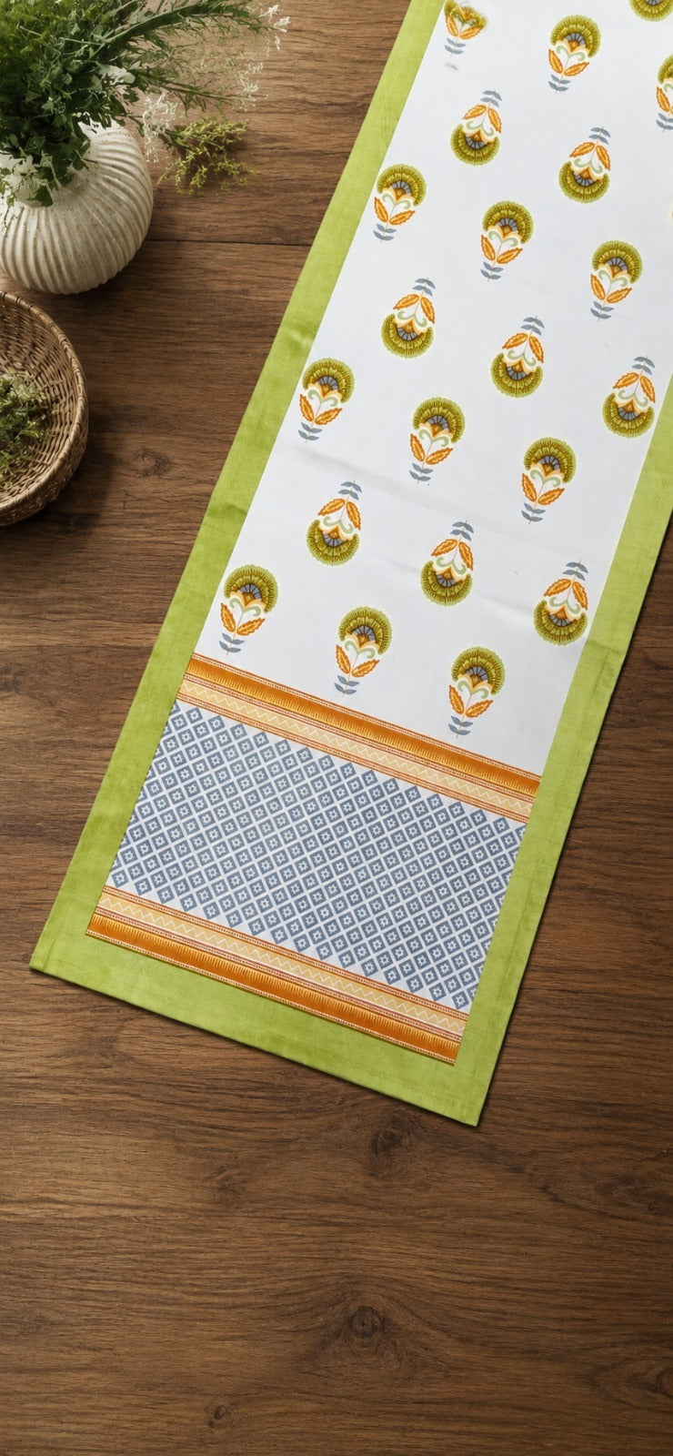Gift Box with Handblock Printed Canvas Cotton Table Runner & Set Of 6 Mats