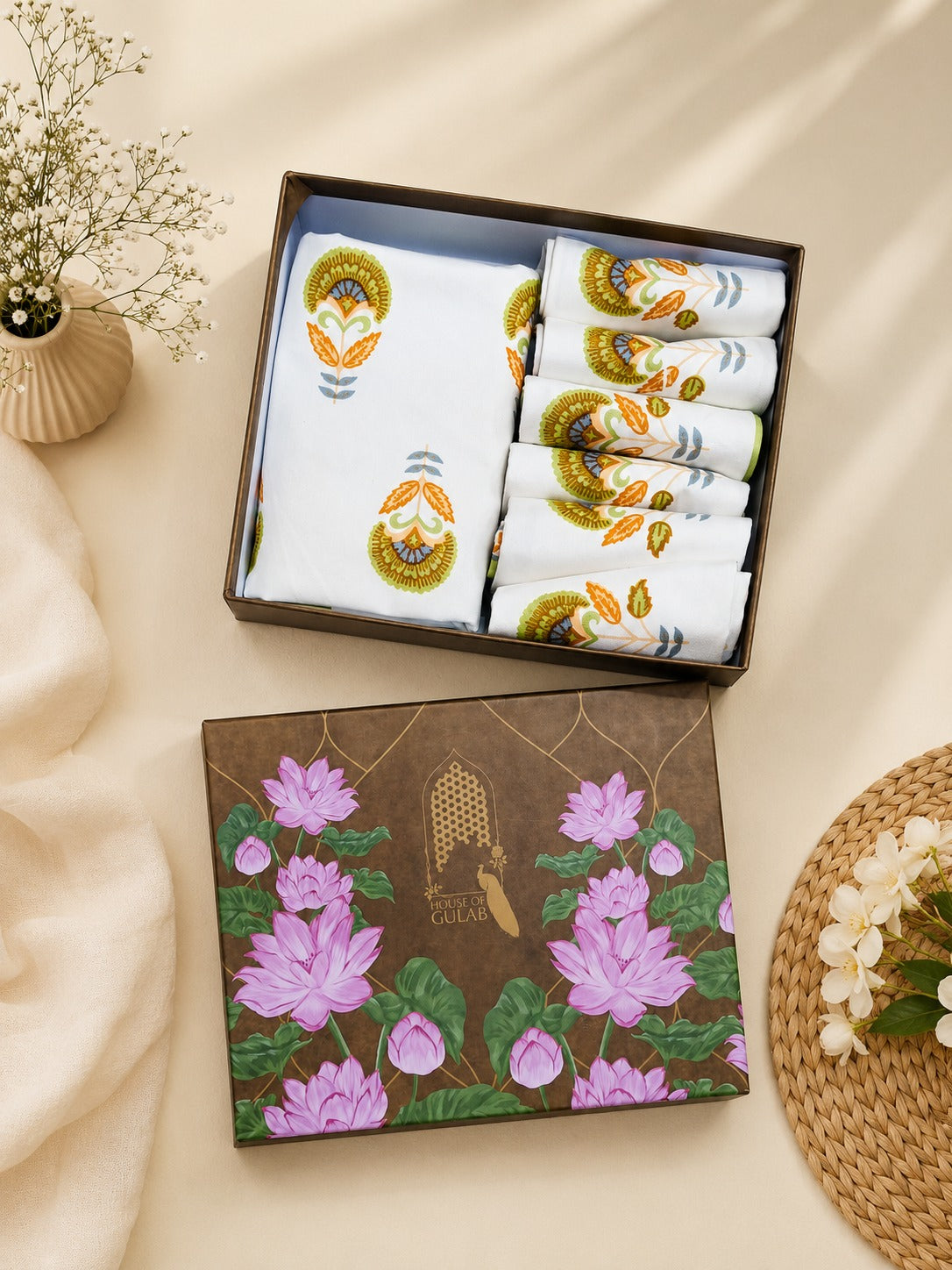 Gift Box with Handblock Printed Canvas Cotton Table Runner & Set Of 6 Mats