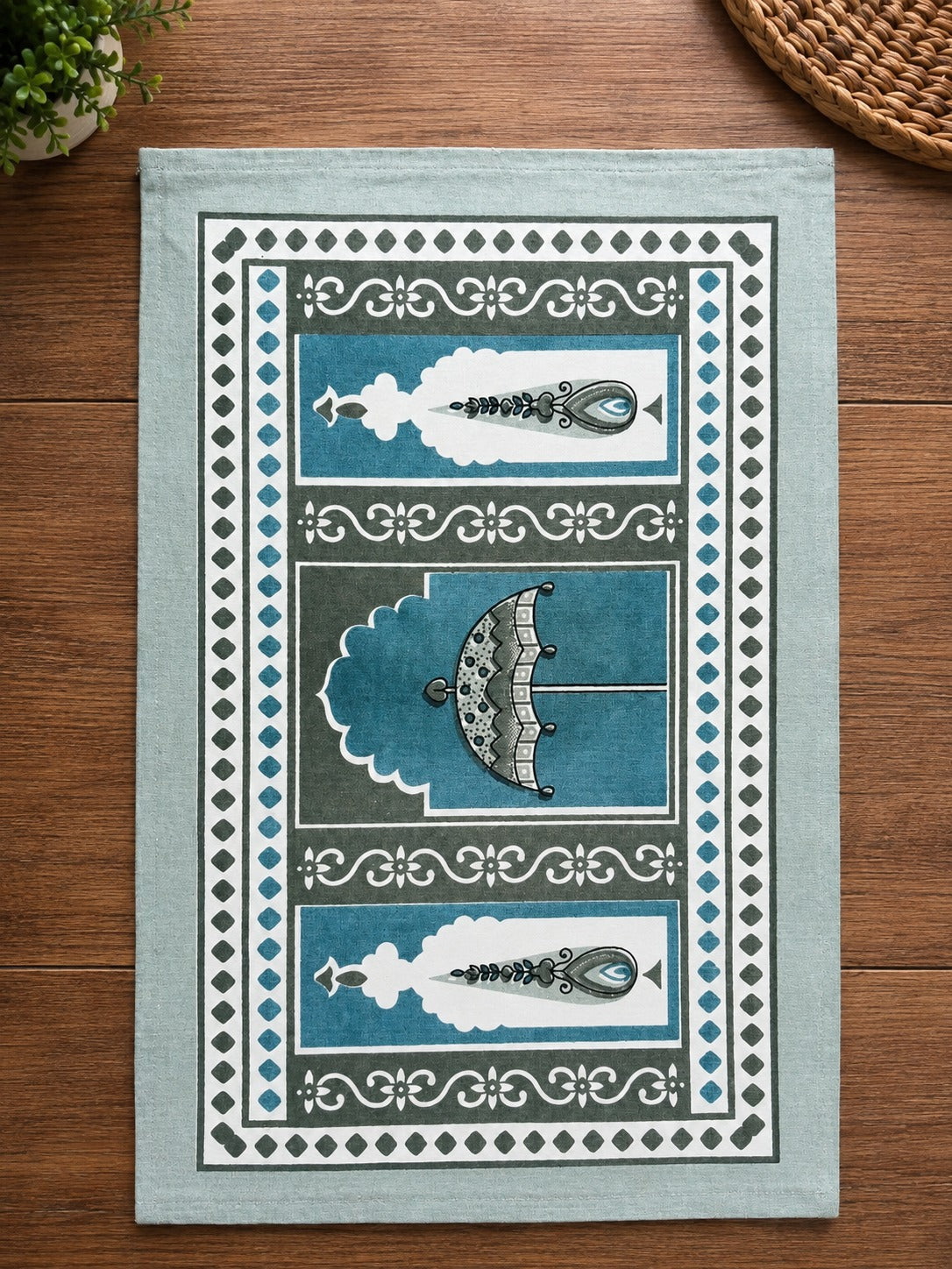 Gift Box with Handblock Printed Canvas Cotton Table Runner & Set Of 6 Mats