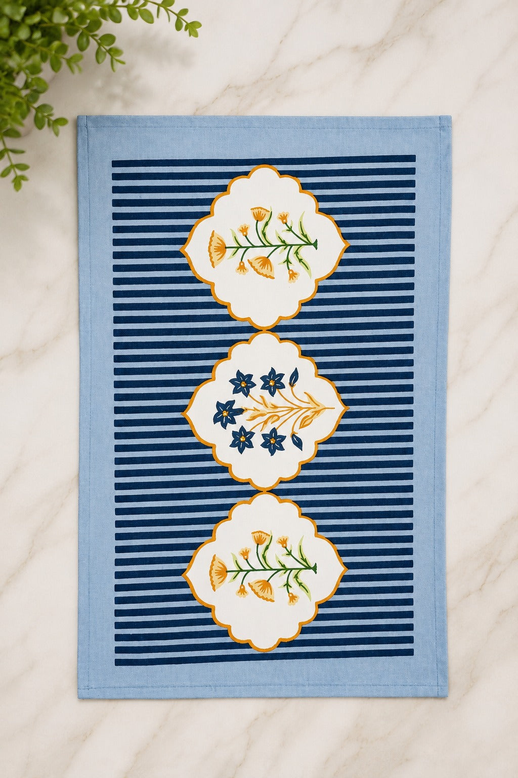 Gift Box with Handblock Printed Canvas Cotton Table Runner & Set Of 6 Mats