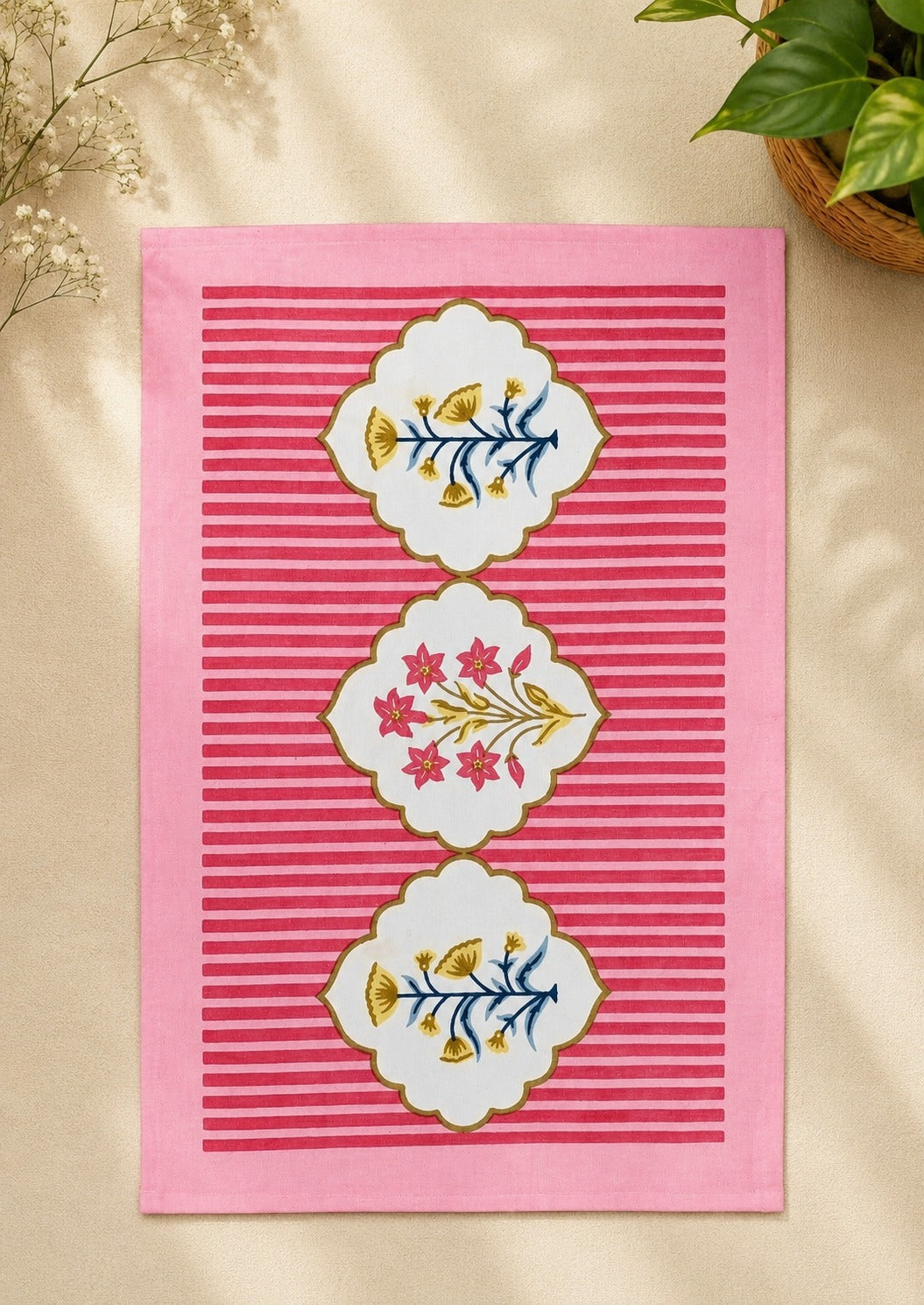 Gift Box with Handblock Printed Canvas Cotton Table Runner & Set Of 6 Mats