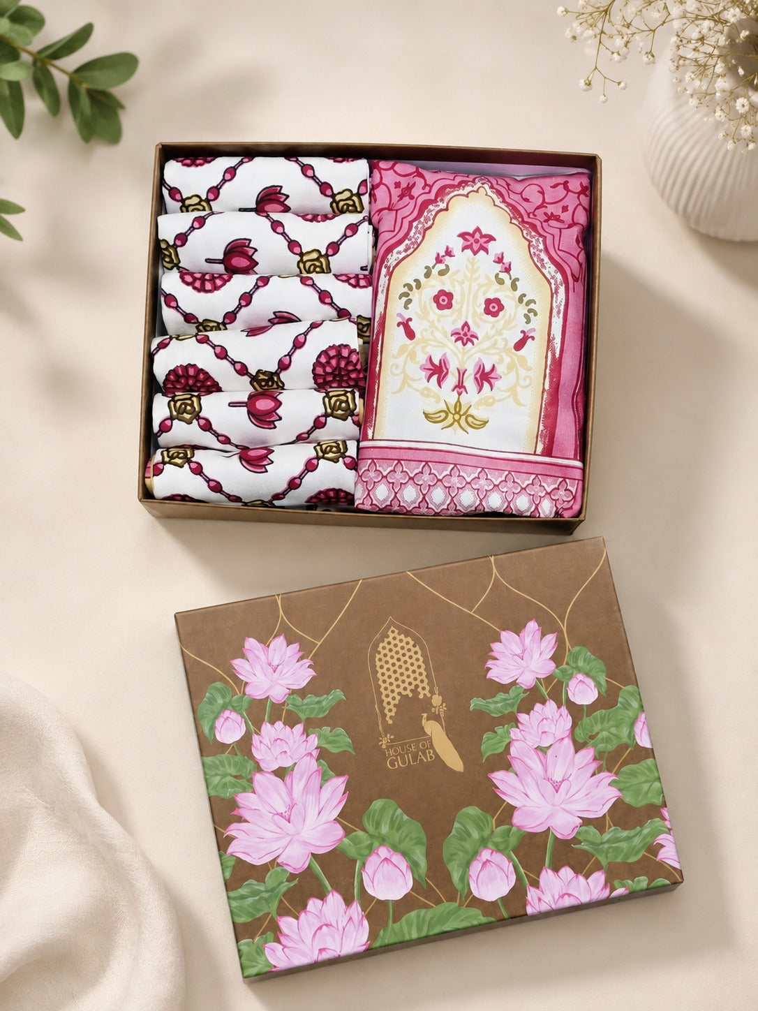 Gift Box with Handblock Printed Canvas Cotton Table Runner & Set Of 6 Mats