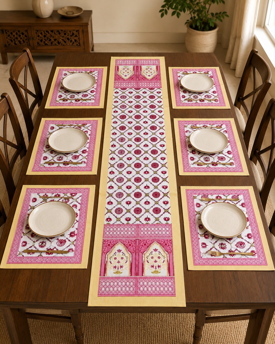 Gift Box with Handblock Printed Canvas Cotton Table Runner & Set Of 6 Mats