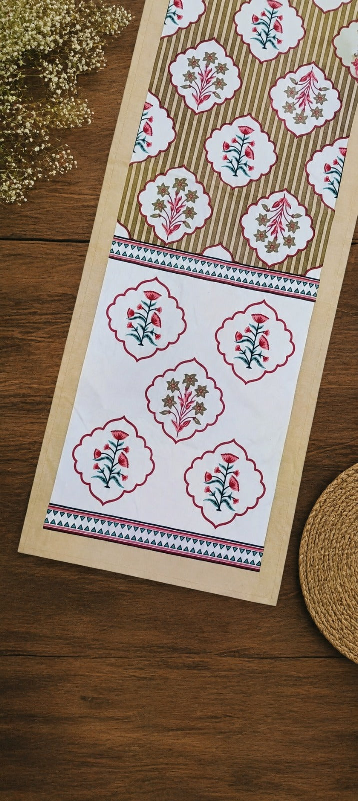 Gift Box with Handblock Printed Canvas Cotton Table Runner & Set Of 6 Mats