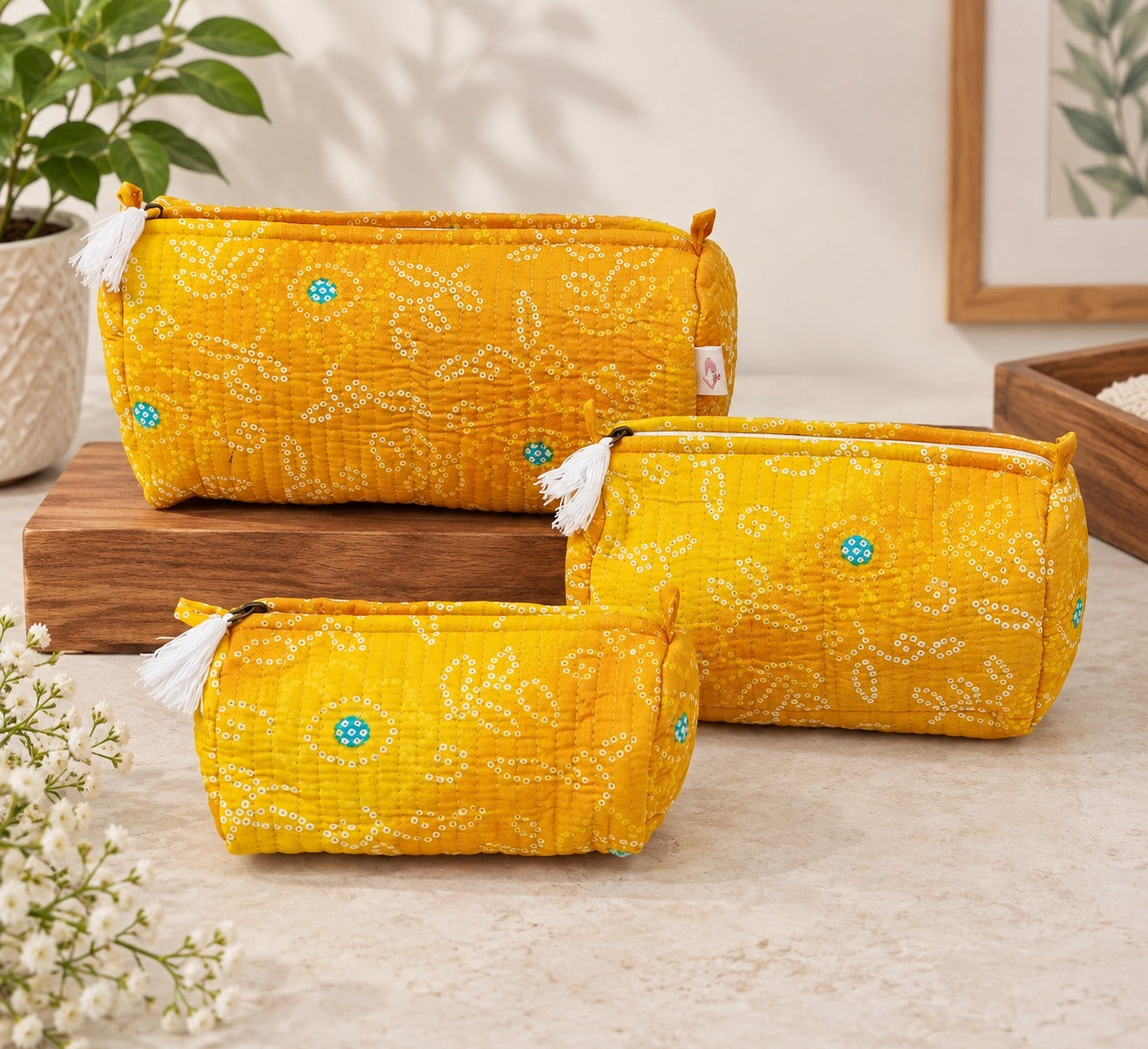 Set of 3 cosmetic bag/pouches with waterproof lining