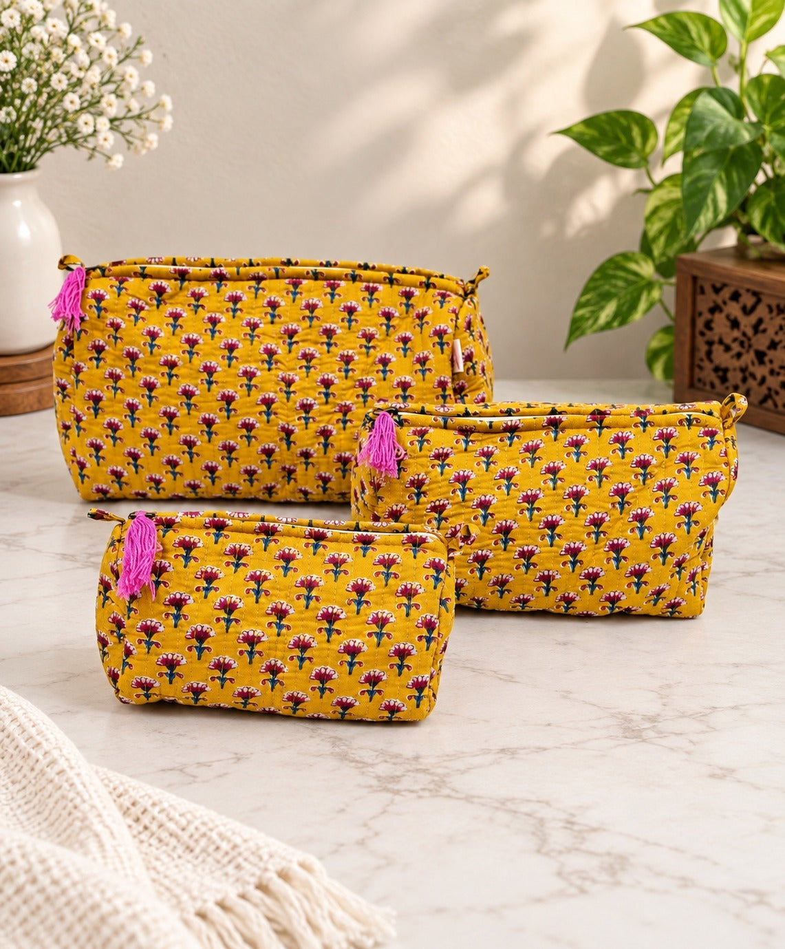 Set of 3 cosmetic bag/pouches with waterproof lining