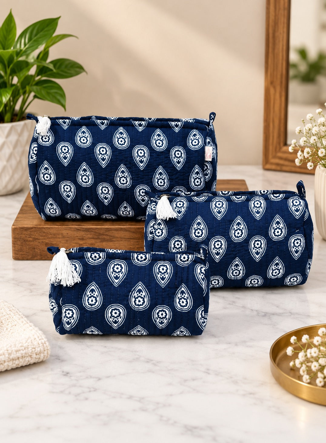 Set of 3 cosmetic bag/pouches with waterproof lining