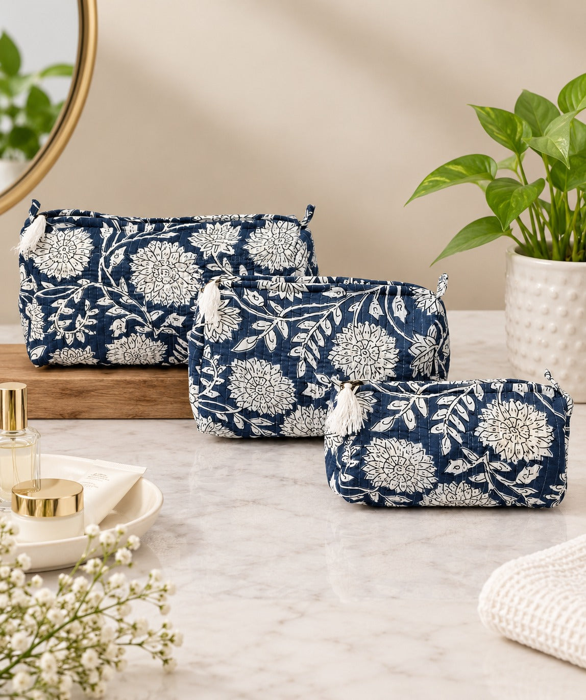 Set of 3 cosmetic bag/pouches with waterproof lining