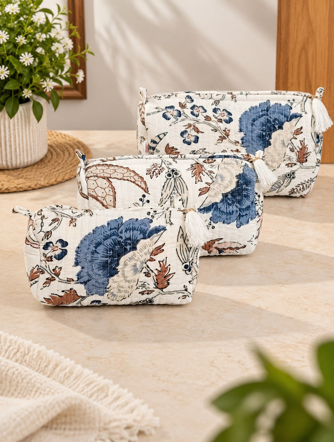 Set of 3 cosmetic bag/pouches with waterproof lining