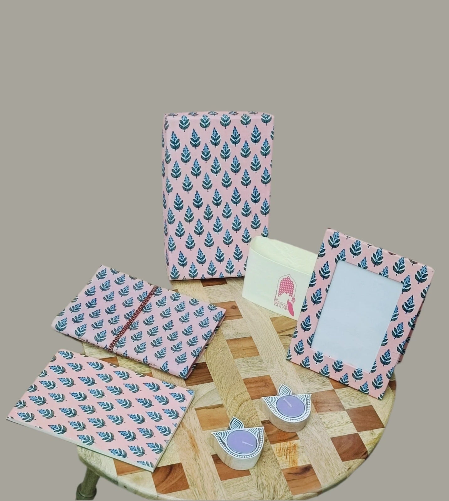 Gift Box with Work Desk Essential : 1 Diary, 1 Notepad, 1 Photoframe, 2 handblock candles