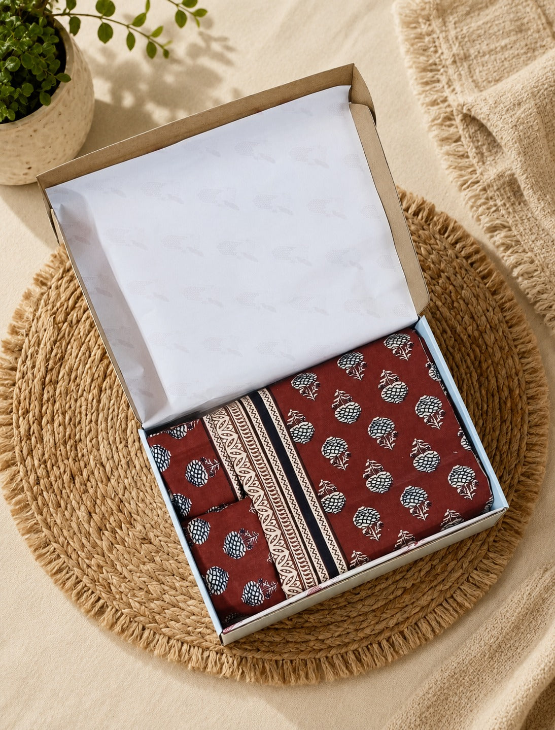 Bedsheet King Size Gift Box | 1 Ethnic Motifs Double Bedsheet with 2 Pillow Covers