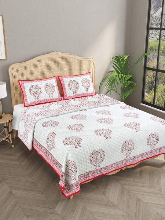 Cream-Coloured Ethnic Printed Cotton Double Bed Covers With Pillow Covers