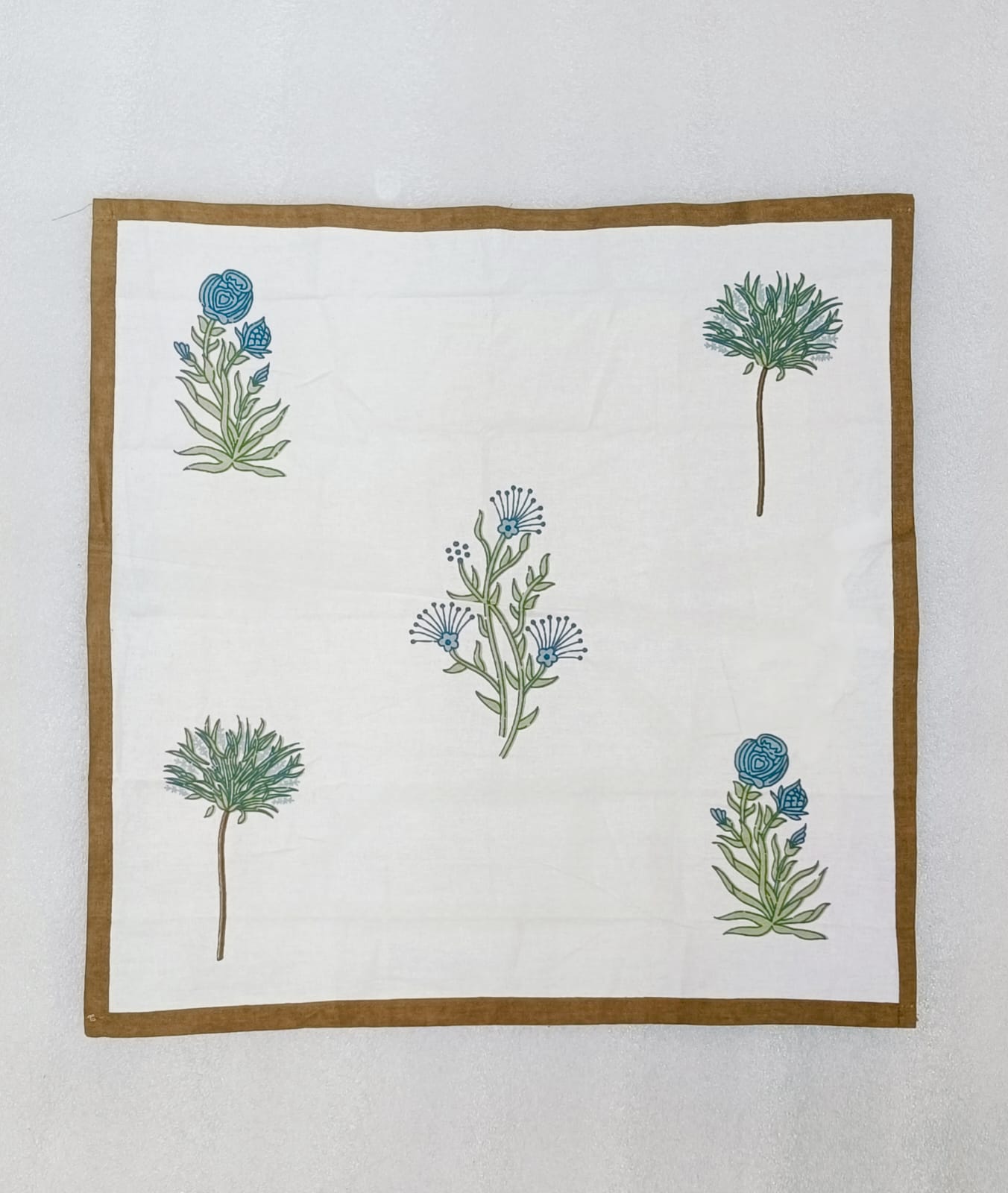 Gift Box with 6 Cotton napkin & wooden napkin rings