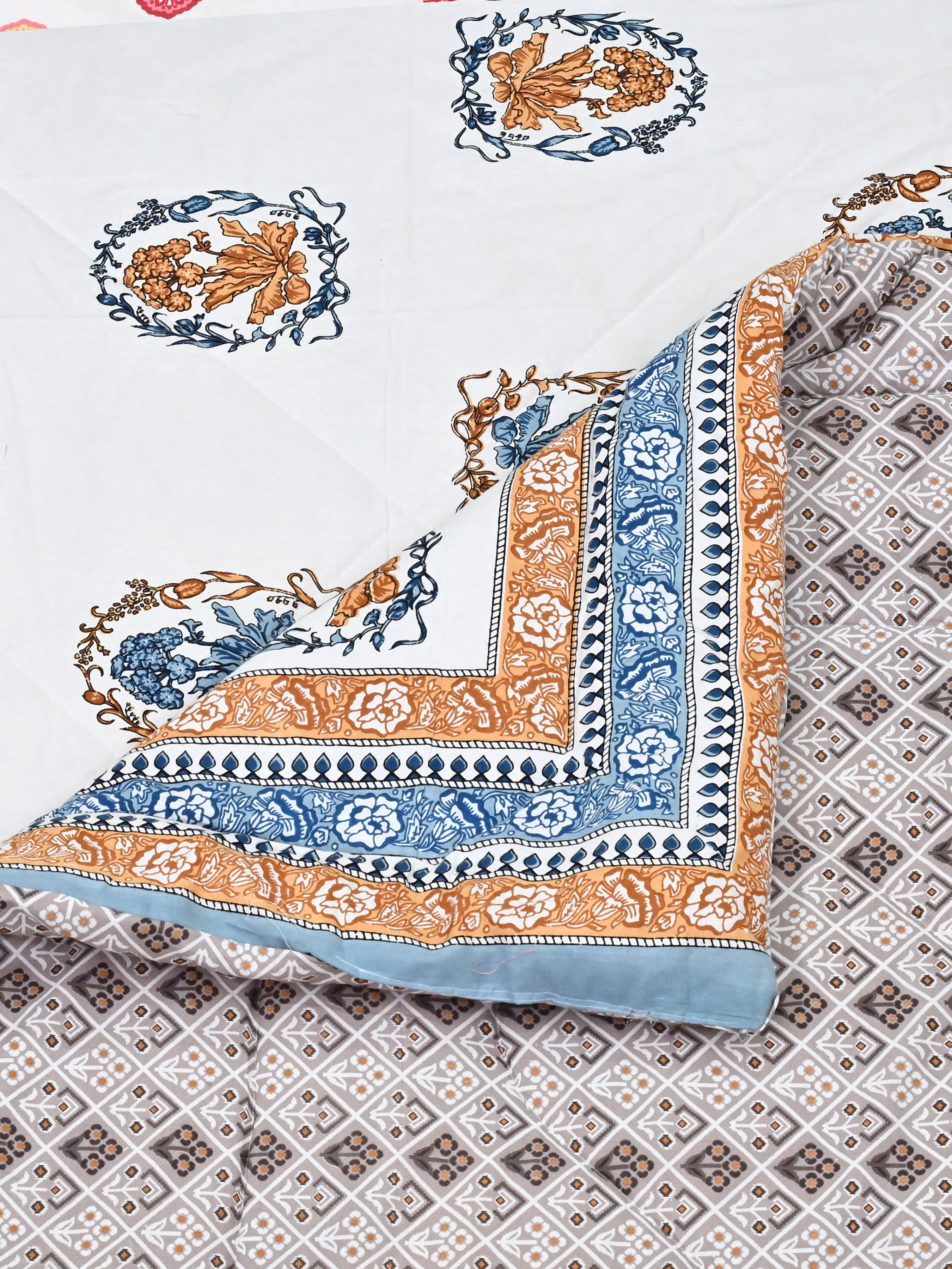 Floral Printed Bedding Set - 1 King Bedsheet, 1 Jaipuri Razai/Quilt, 2 Pillow Covers
