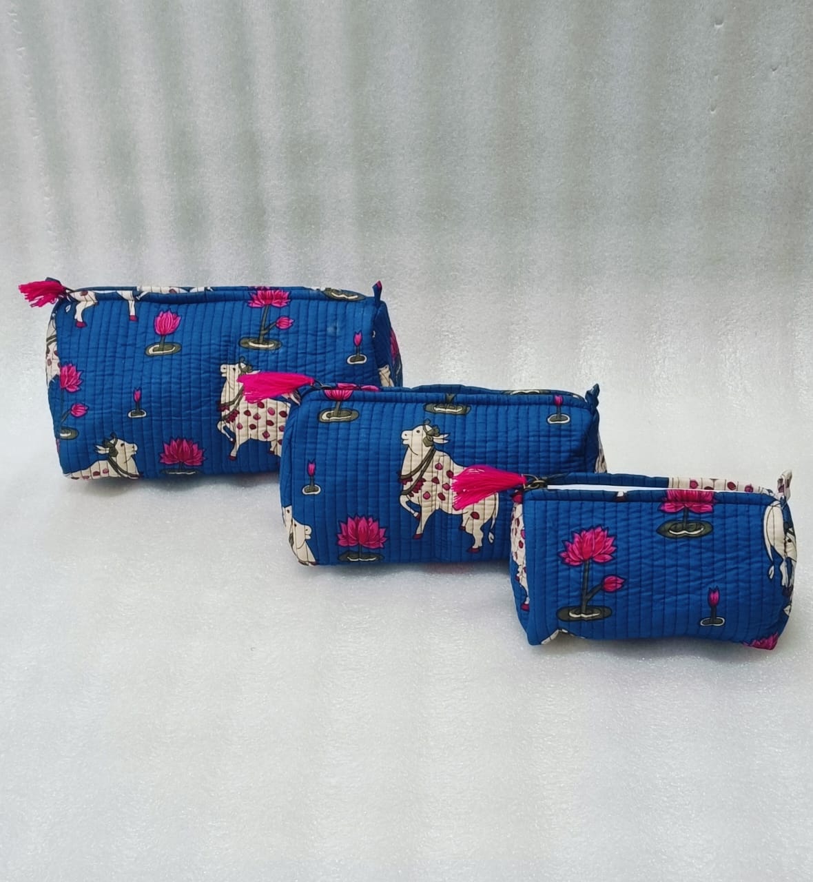 Set of 3 cosmetic bag/pouches with waterproof lining