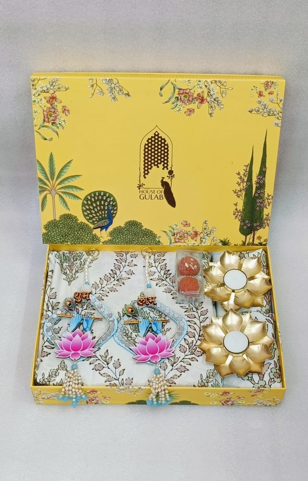 Diwali Gift Box | 1 Super Soft Percale Bedsheet, 1 Pair Door Hanging, 2 Metal Diyas, 2 Laddoo Candles
