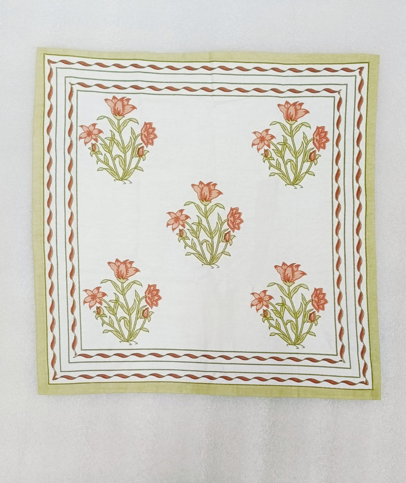 Gift Box with 6 Cotton napkin & wooden napkin rings